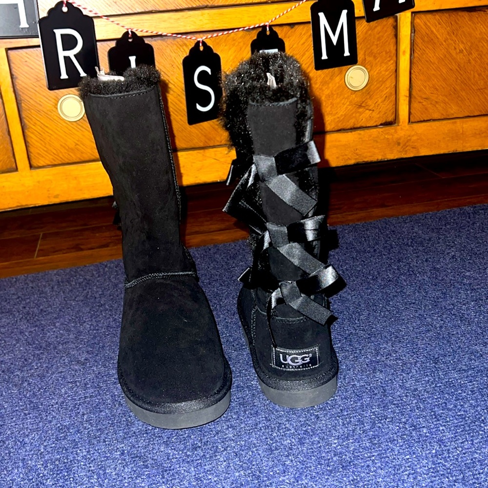 COPY - Black Bailey bow uggs